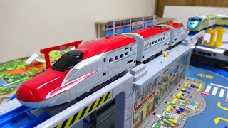 Japan&#39;s Shinkansen &amp; expanding 3D Tomica Plarail course!