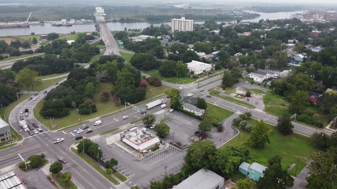 Keep everyone moooooving off the bridge! (US76 @ 3rd St) -- Droneshots of Wilmington