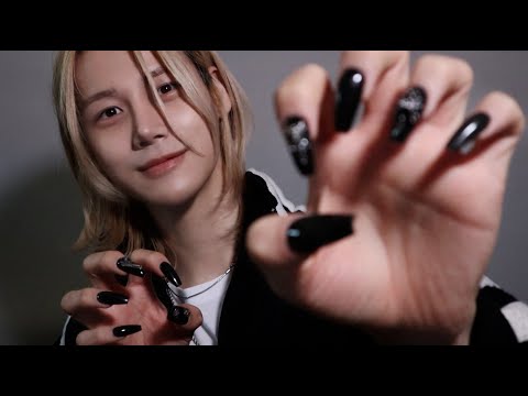 네일아트한 남자의 핸드 무브먼트 및 손소리 ASMR