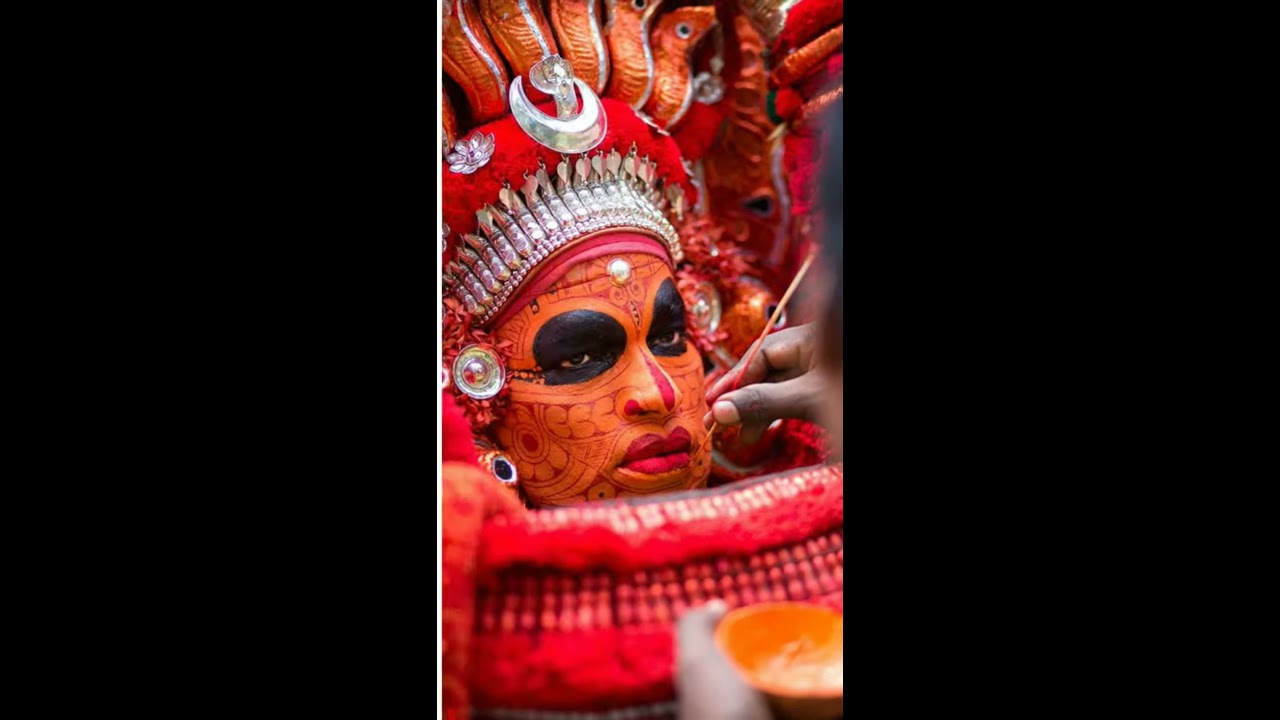 Theyyam whatsapp status download Vandodi padi vilayum Ponnunni poonkarale