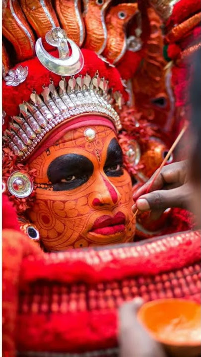theyyam whatsapp status download (Vandodi padi vilayum, Ponnunni poonkarale,)
