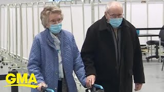 Newlyweds ages 90 and 86 receive COVID-19 vaccine together l GMA