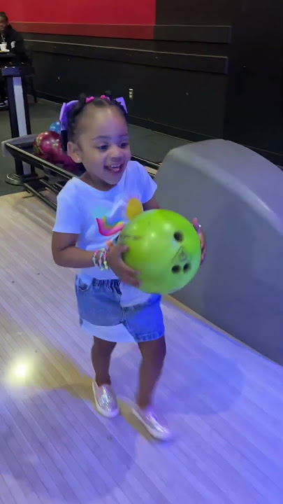 My Daughter first time bowling 🎳😍