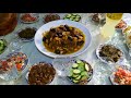 Menú marroquí delicioso/ carne de ternera con ciruelas y almendras.
