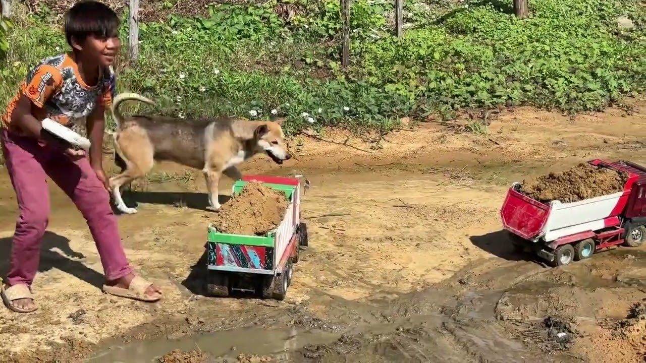 RC Dump Trucks Working Hard in Deep Mud! Realistic Construction Action