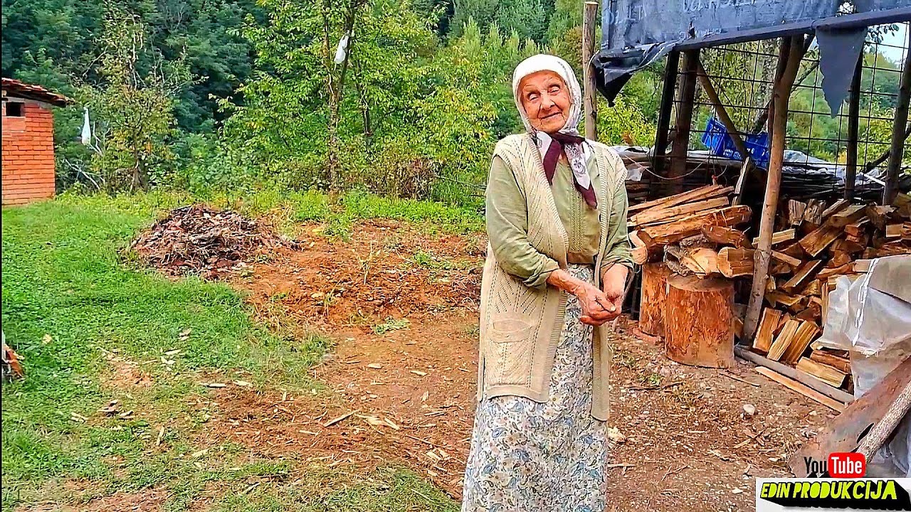 Sa 85 god cijepa drva kopa i kosi i jedina sam u selu povratnica