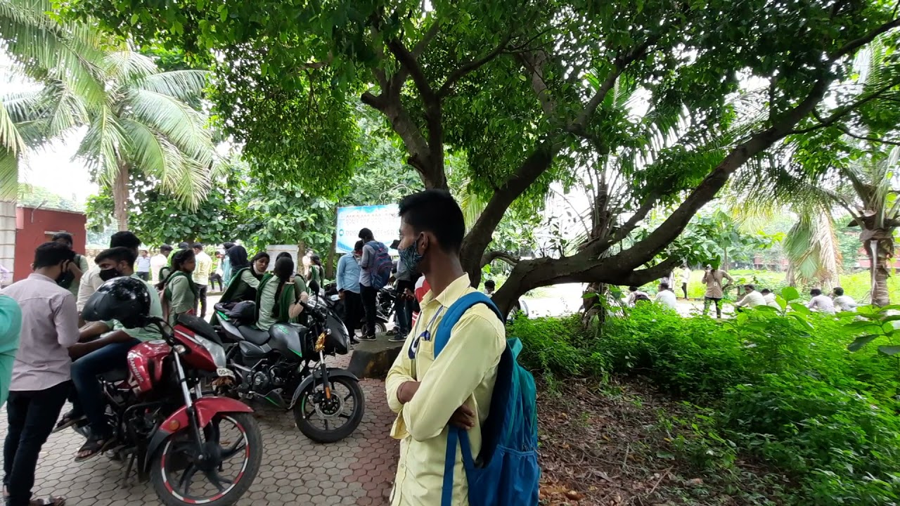 FM +3 3RD STUDENT STRIKE IN FM UNIVERSITY OLD CAMPUS