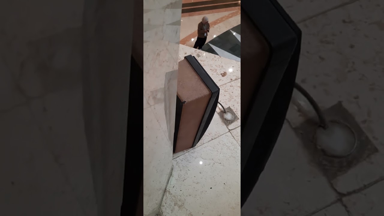 Plaza senayan clock speaker