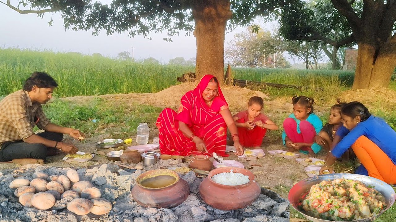 हांड़ी का दाल चावल और साथ में बाटी चोखा खाने को मिल जाये तो आप स्वाद को भूल नहीं पाएंगे || Dal chawal