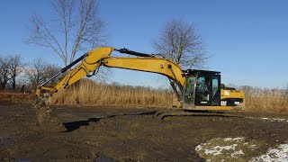 EXCAVATORS IN THE MUD / BAGRY V BAHNĚ  Revitalizace rybníků Bažina a Domin.