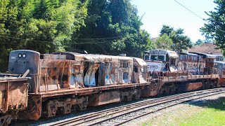 TREM DE SOCORRO LEVANDO AS LOCOMOTIVAS ACIDENTADAS PARA A OFICINA - Rota do Calcário