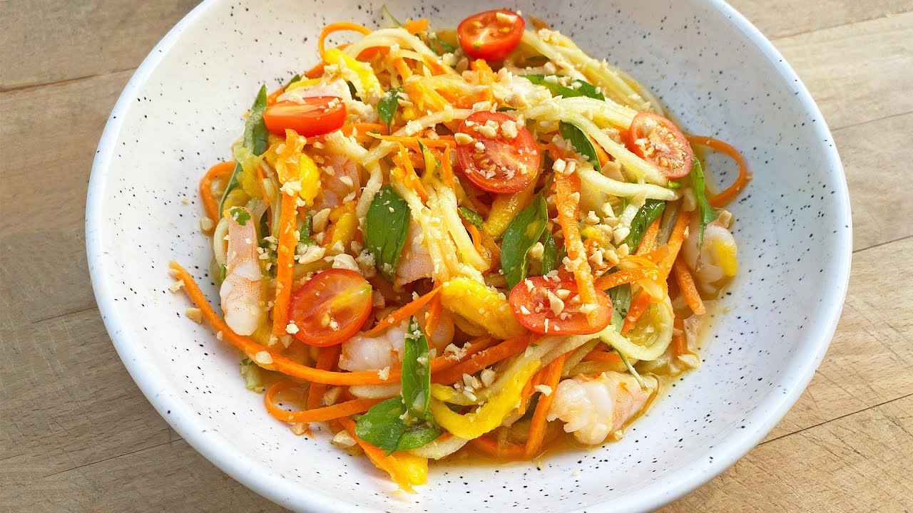 Salade Thai - Recette facile et rapide à base de mangue, carotte et concombre