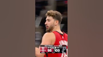 Alpi throws down a NASTY poster 😤 #rockets