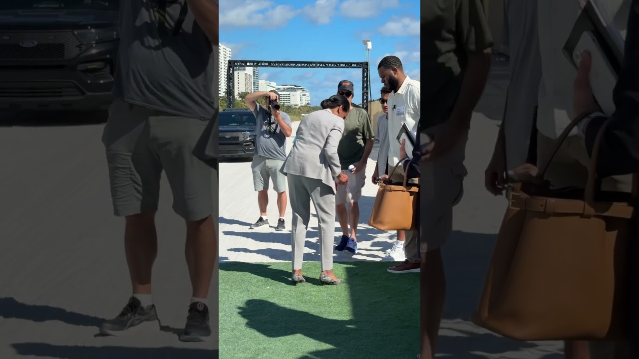 Condoleezza Rice signs autographs for fans in Miami