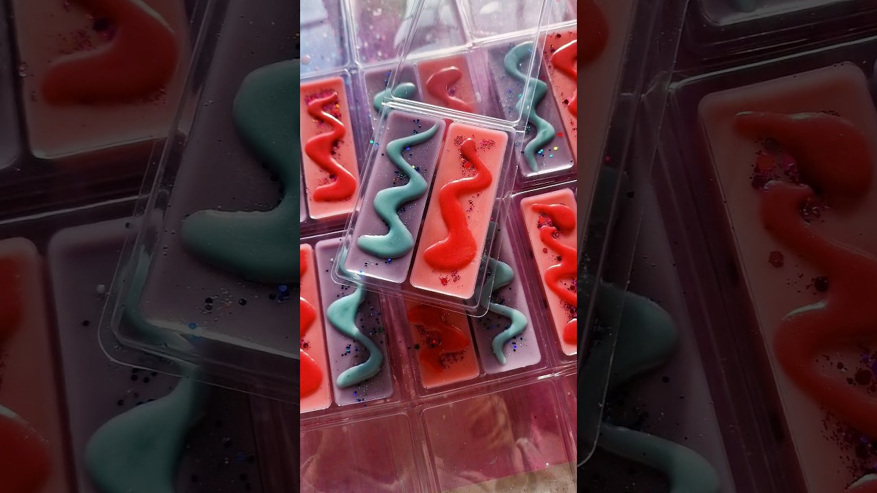 Making soy wax melt clamshells