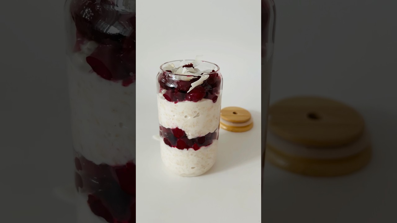 Овсянка на кокосовом молоке с вишней 