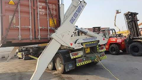Unloading 40feet container on a sideloader trailer