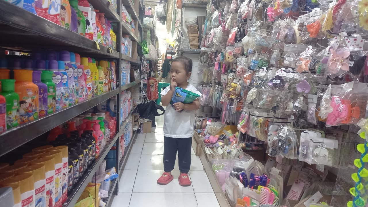 SERUNYA .. ! BELANJA DI TOSERBA BERDUA AJA MAMA SAMA DEDE 