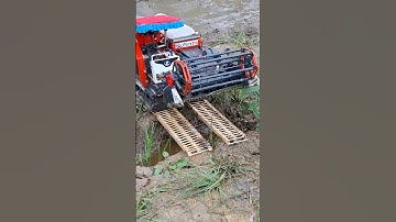 Máy Cắt Lúa Kubota DC 93