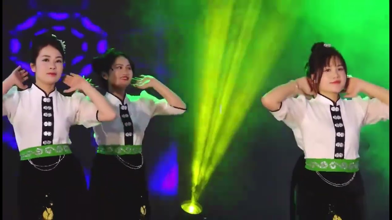 Các em gái diễn văn nghệ tất niên công ty chuyên nghiệp quá #tatnien