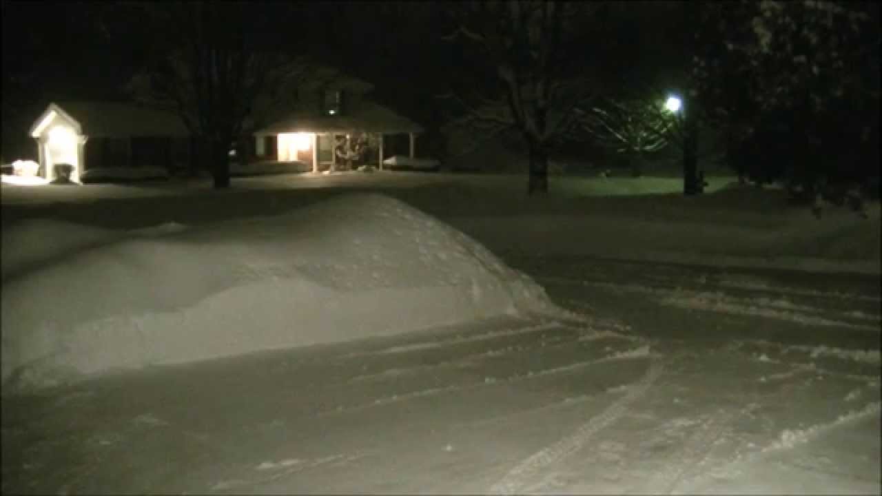 Digging out of the biggest snow storm in 10 years. - YouTube