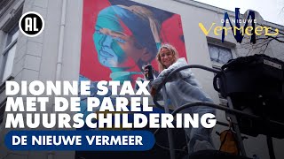Dionne Stax Met De Parel - Muurschildering De Nieuwe Vermeer