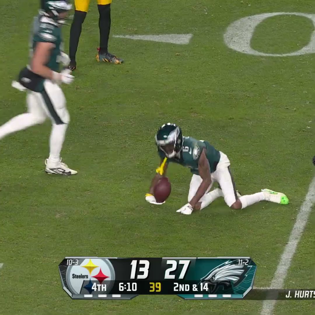 DeVonta Smith catches for a 22-yard Gain vs. Pittsburgh Steelers