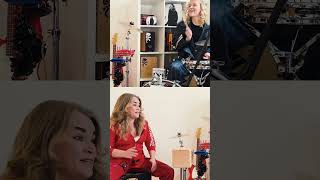 Girl Drummers in perfect Sync