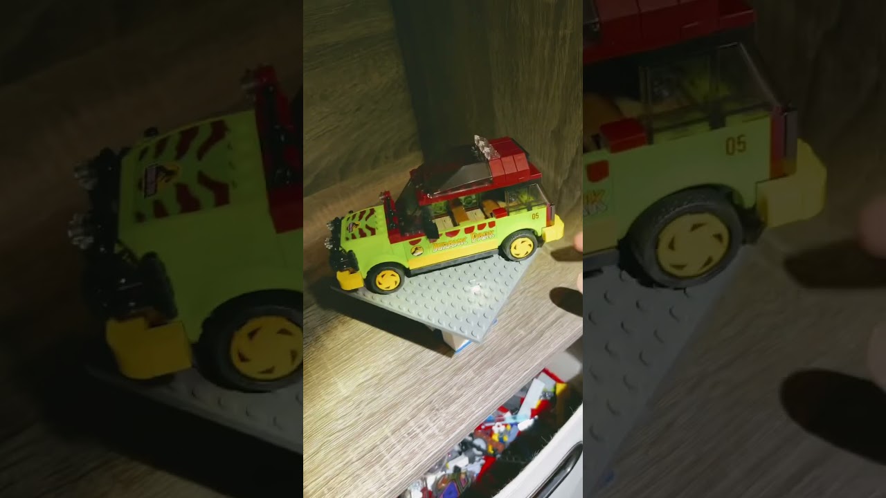 Lego Jurassic Park ford explorer 