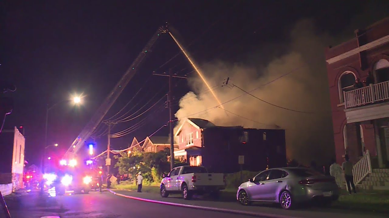 Fire damages two vacant north St. Louis homes - YouTube