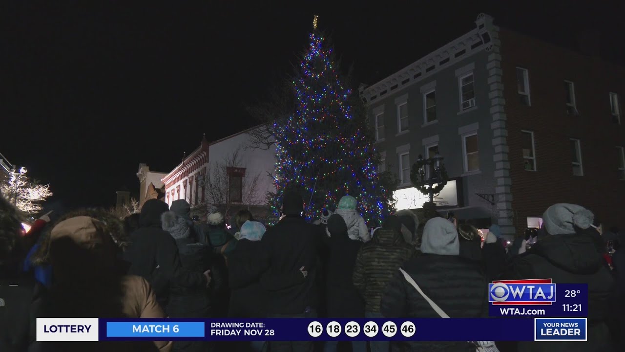 Hollidaysburg welcomes 2025 holiday season with annual tree lighting | WTAJ