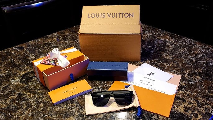 What fits in LOUIS VUITTON Studio Messenger  Multicolor SS2021  #louisvuitton #limitededition 