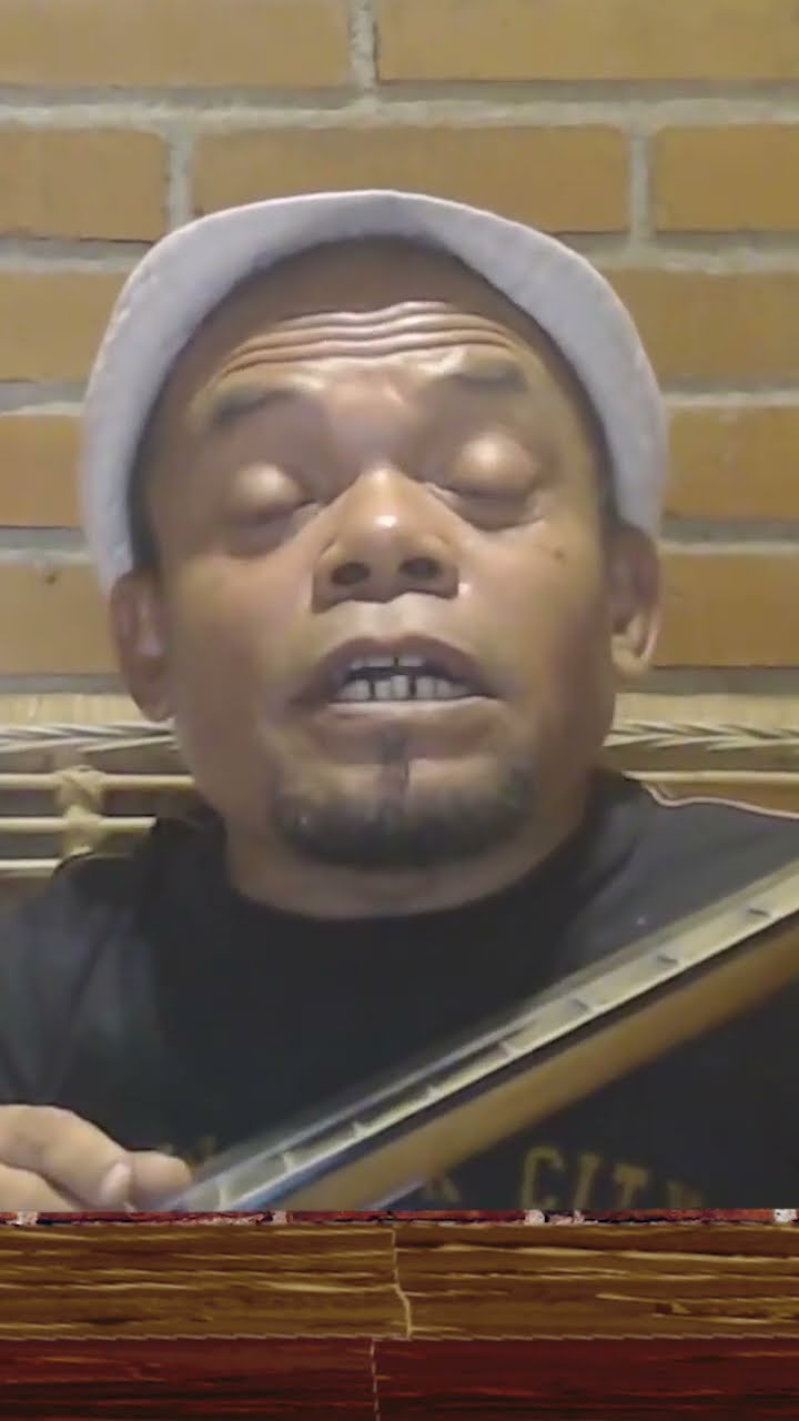 Ucok Baba jailin orang nih bosss !! bikin semua joget heboh di Danau Toba.. Horas !! #HappyOrchestra