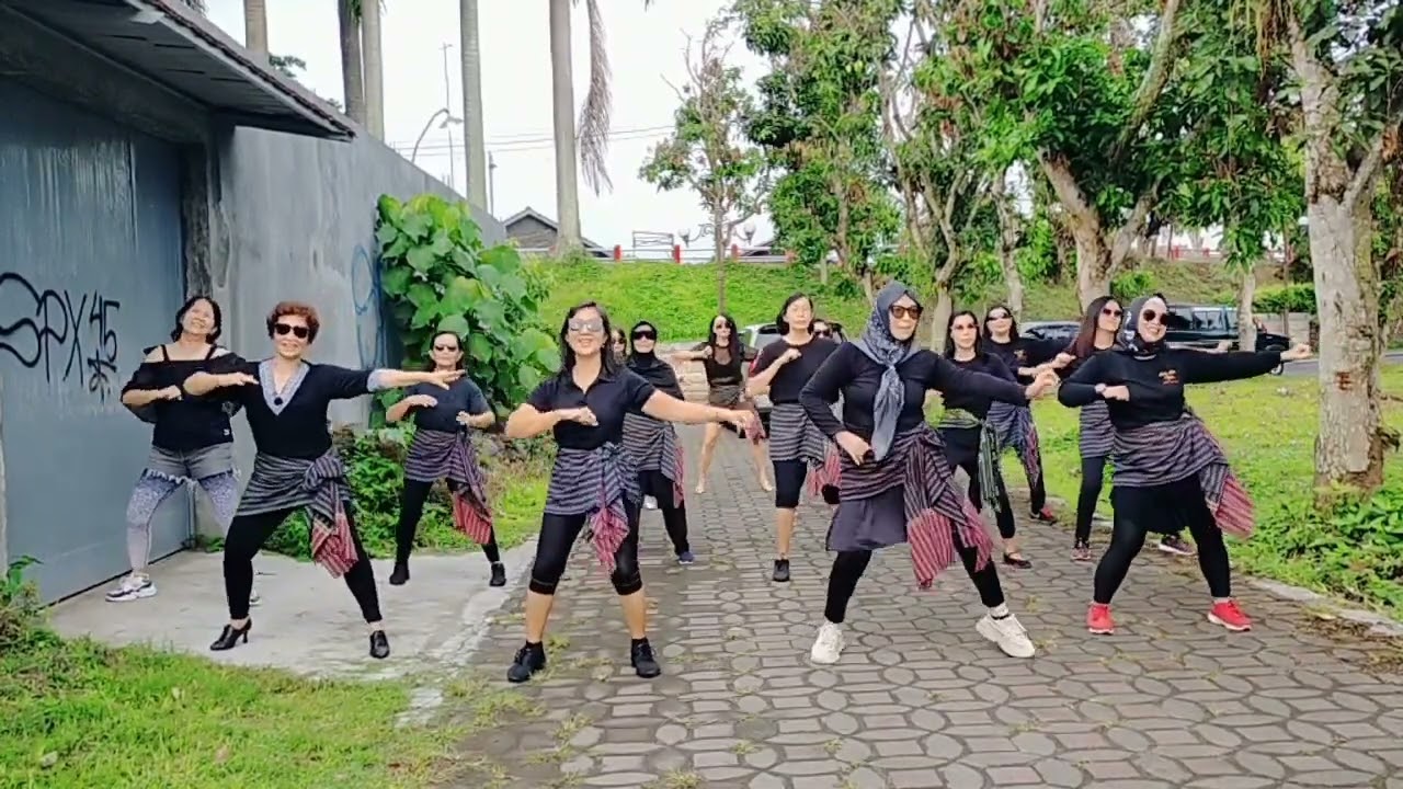 KUDA LUMPING / LINE DANCE / CHOREO BY SIGIT HANDOKO / DEMO BY SANGGAR RATU RIA MAGELANG