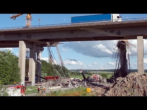 At least 20 killed as section of highway bridge collapses in Genoa ...