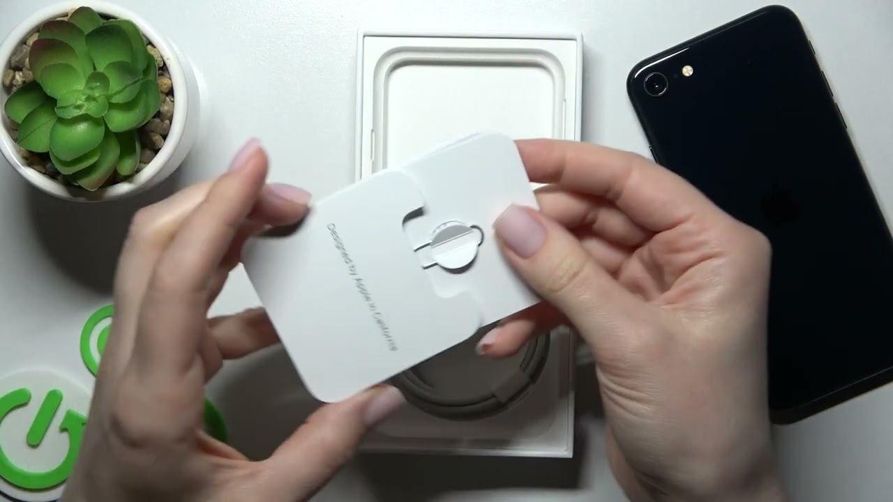 iPhone SE (2022) All Box Accessories | What's Inside the APPLE Box