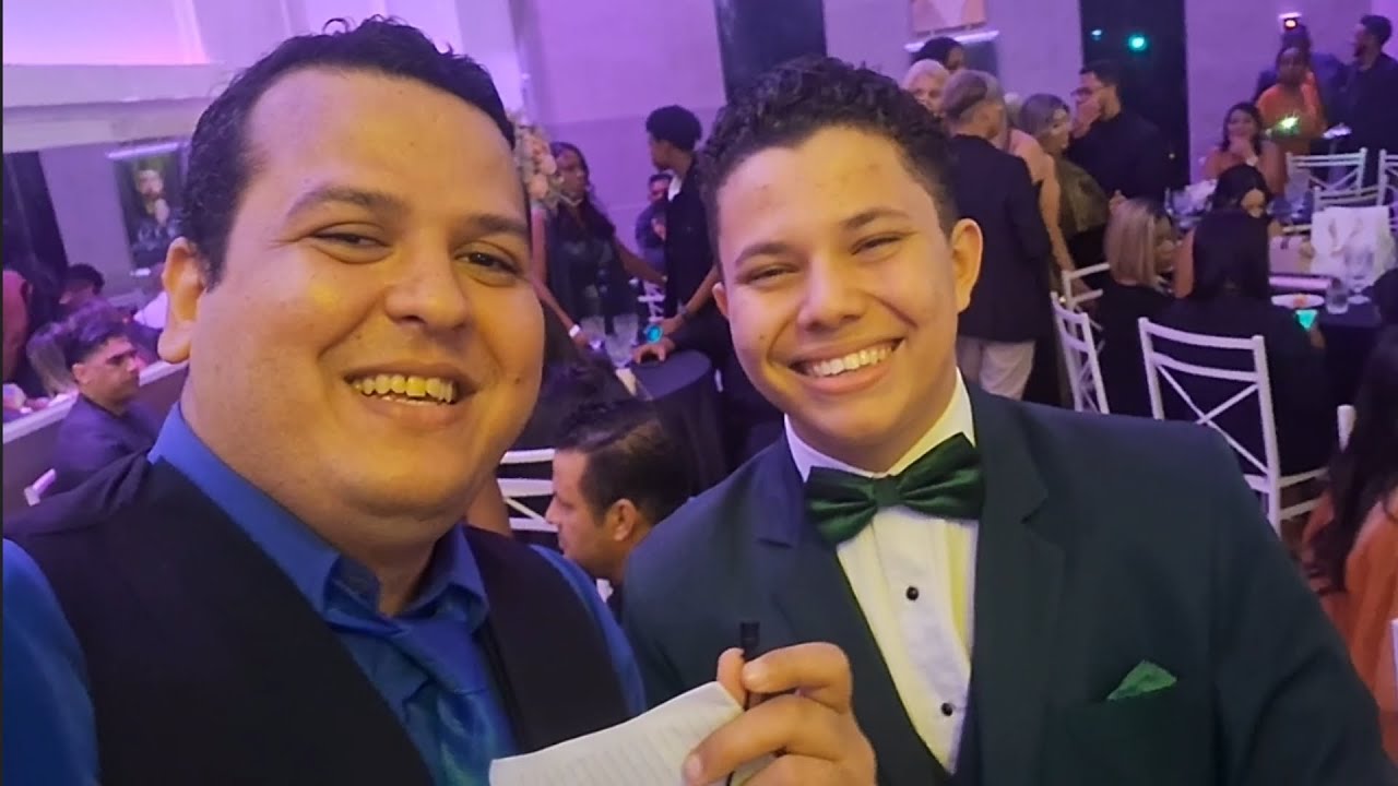 Cantor Samuel Tayrone contando um pouco do seu ministério no Programa Amados de Deus