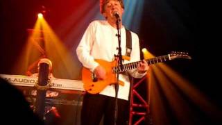The Hollies.new footage.Tony Hicks in action.