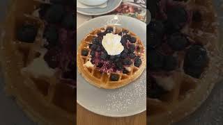 Pur&amp;Simple #busylifevlog #food #pizza # blueberry cheesecake waffles # latte #life in Canada 🇨🇦