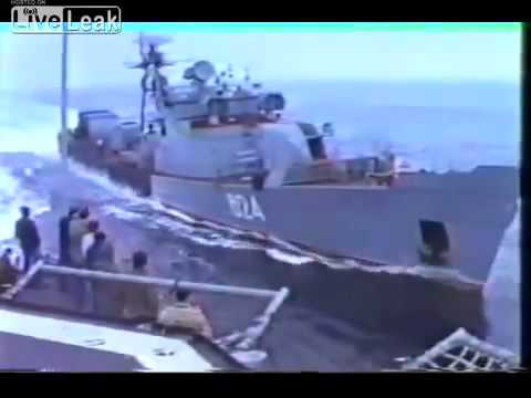Корабль СССР - Таранит Боевой Эсминец США !!! Корабль СССР - Таранит Боевой Эсминец США !!!