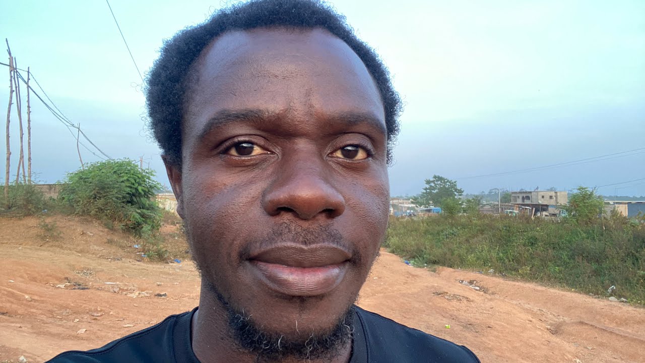 “Qu’est-ce que tu es venu chercher au pays? Y a rien ici hein“ (Mon choc au pays)