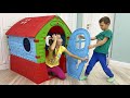 Sofia and Max want the same playhouse for kids | Stories for children