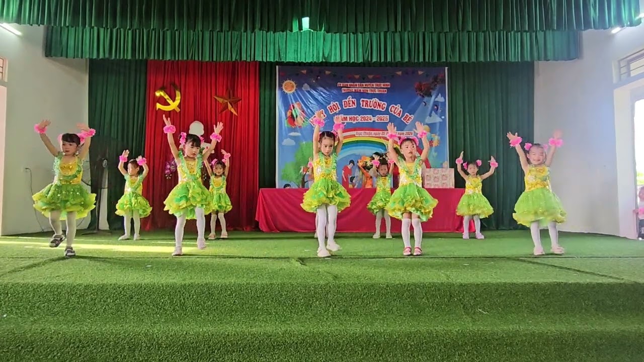 Múa: Bay lên nhé ước mơ học trò. Mầm non Trực Thuận