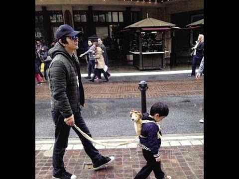 鄭鈞Michael Zhen街頭"遛兒子" 搞笑稱"哥們兒去哪兒啊"