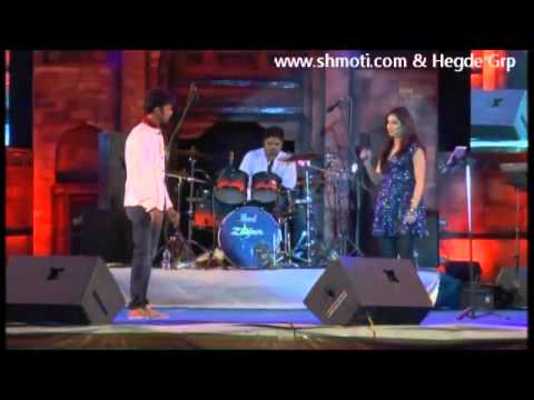 Saans Mein Teri sung by Shreya Ghoshal Live at Dharwad Utsav 2013 Dec15