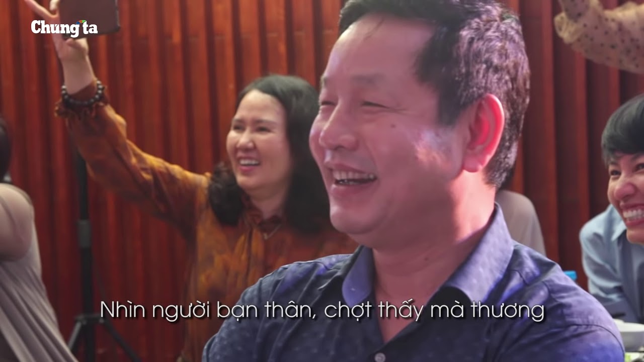 GIÁO SƯ XOAY HÁT CHẾ 