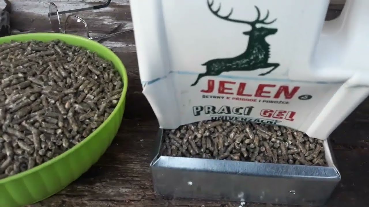 Zásobníkové krmítko z JELENA! - Recyklační kreace!