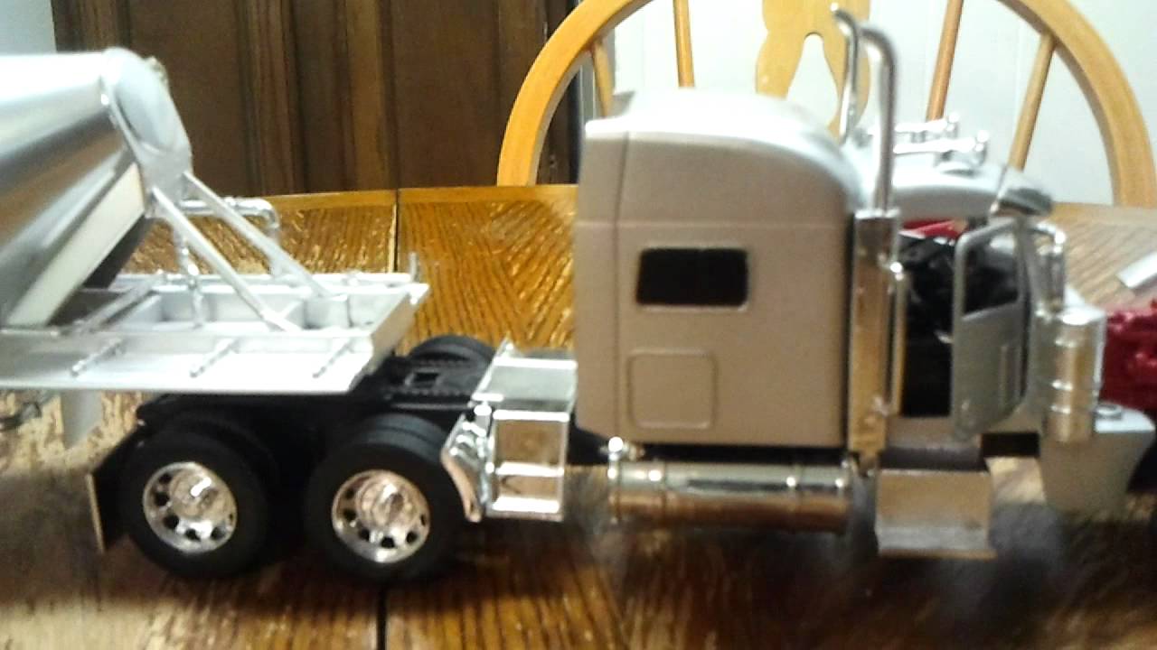 new ray 1 32 scale trucks