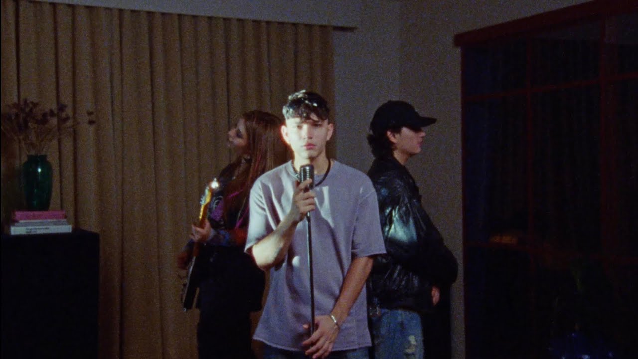 3AM, Andrea Ferrero - Quédate (Video Oficial)