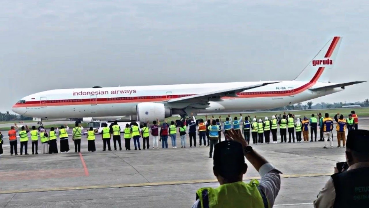 Keren! Momen Puluhan Petugas Haji Berbaris Melepas Keberangkatan Haji Medan - Banda Aceh - Jeddah